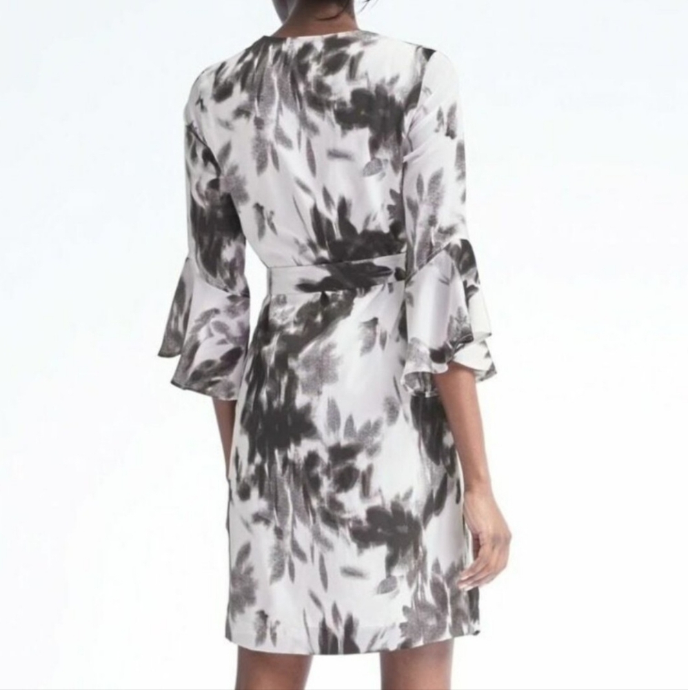 BANANA REPUBLIC Black and White Floral Print Midi Dress Size Medium. - Picture 15 of 15